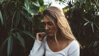 女性