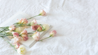 ベッドシーツと薔薇
